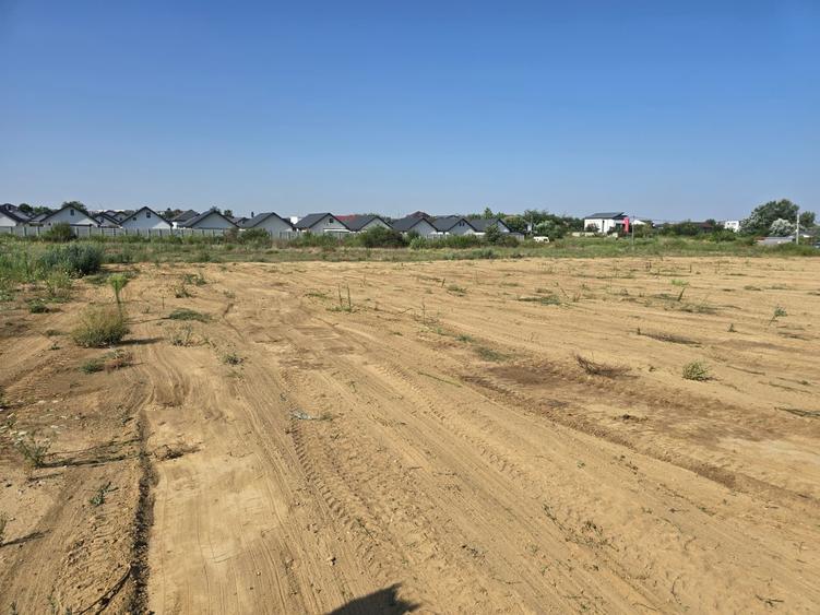 Teren Construcții intravilan de 400 mp, în Est