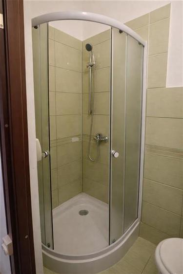 Garsoniera cu baie si bucatarie, mobilata, loc parcare, Tractorul, Brasov - 3