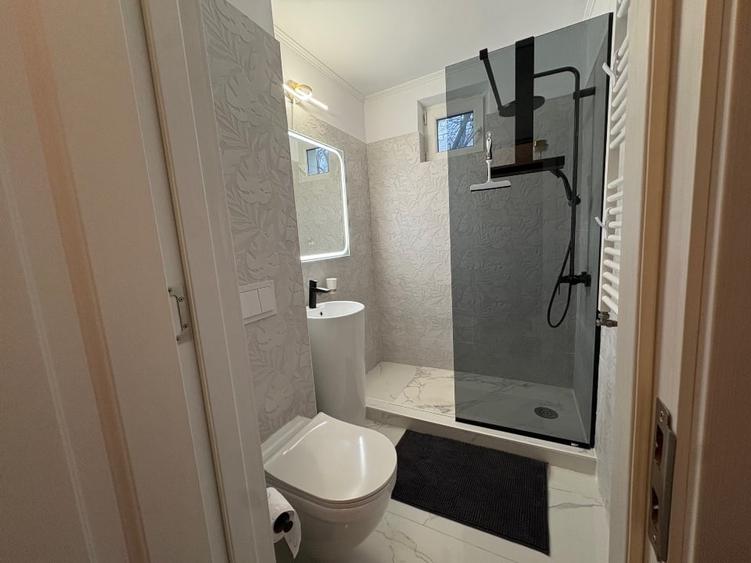 Apartament cu 3 camere decomandat, mobilat în Titan