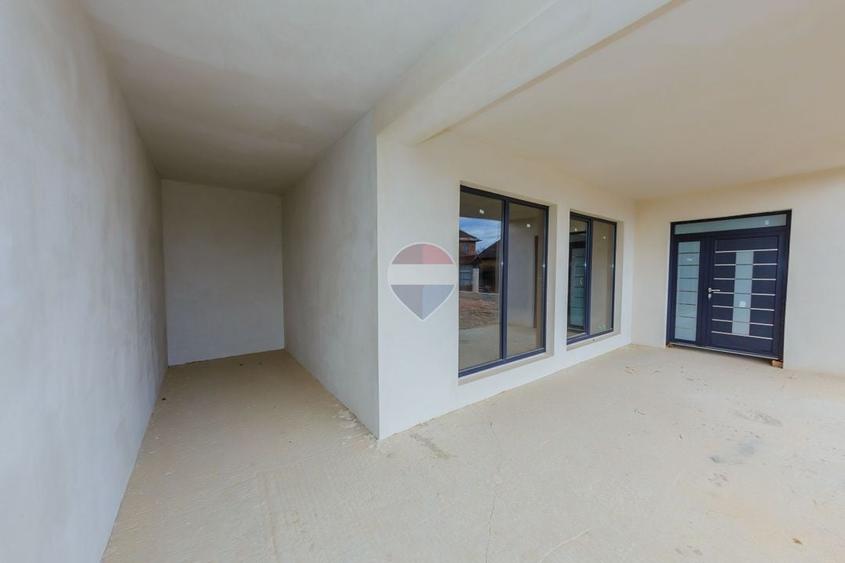 Casă individuală cu 6 camere cu Teren 577 Mp în Săcălășeni