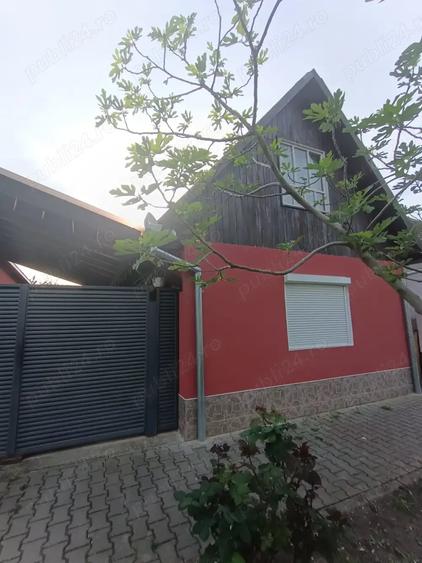 Casă cu 3 camere cu Teren 900 Mp în Central