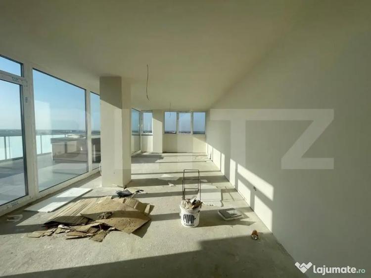 Apartament cu 3 camere semidecomandat în Torontalului