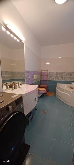 Casă cu 4 camere în Săbăreni