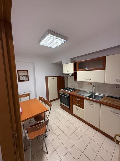 Apartament cu 3 camere decomandat, mobilat în Herăstrău