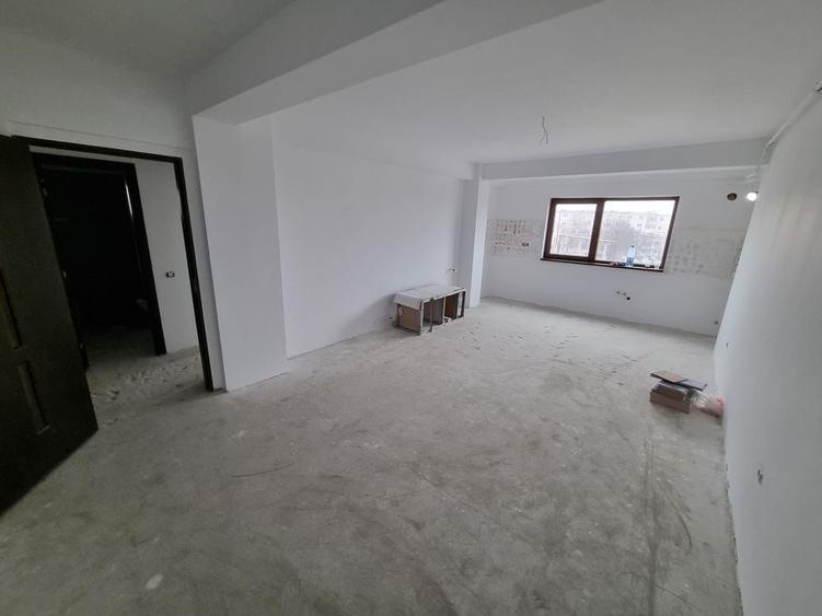 Apartament cu 2 camere decomandat în Km 5