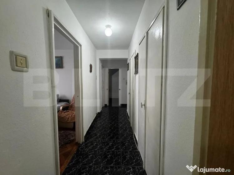 Apartament cu 4 camere semidecomandat în Central