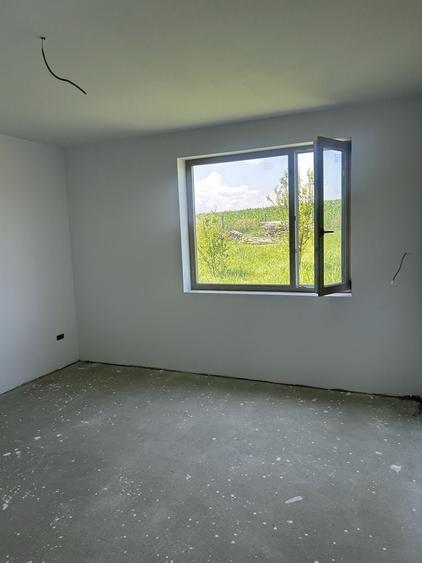 Casă cu 4 camere în Noua