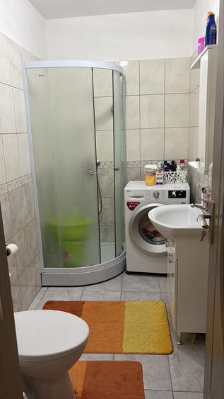 Apartament cu 3 camere decomandat în Sud