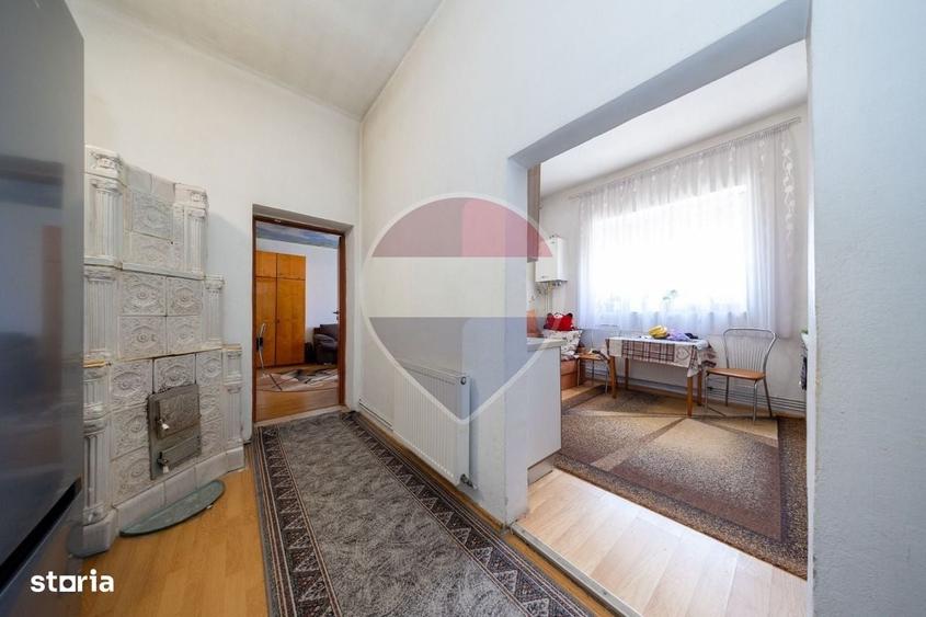 Casă cu 4 camere în Satulung