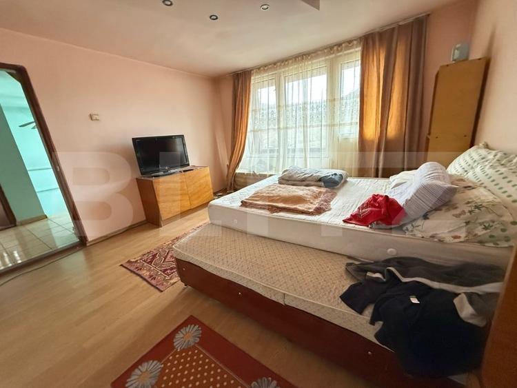 Casă individuală cu 5 camere cu Teren 2300 Mp în Exterior Vest