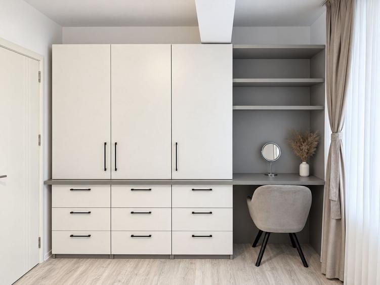 Apartament cu 3 camere semidecomandat, mobilat în Central
