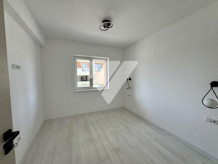 Apartament cu 3 camere decomandat în Periferie