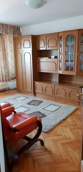 Apartament cu 3 camere decomandat în Zorilor