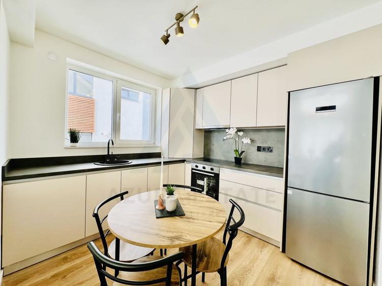 Apartament cu 5 camere decomandat, mobilat în Cristian