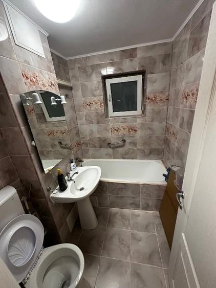 Apartament cu 3 camere semidecomandat în Dorobanți