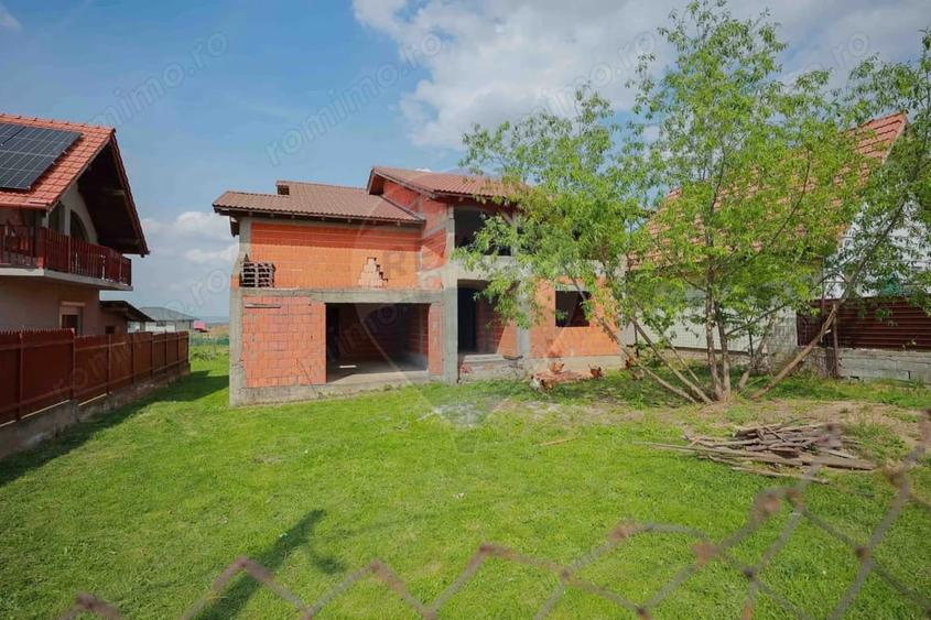 Casă cu Teren 1013 Mp în Cordău