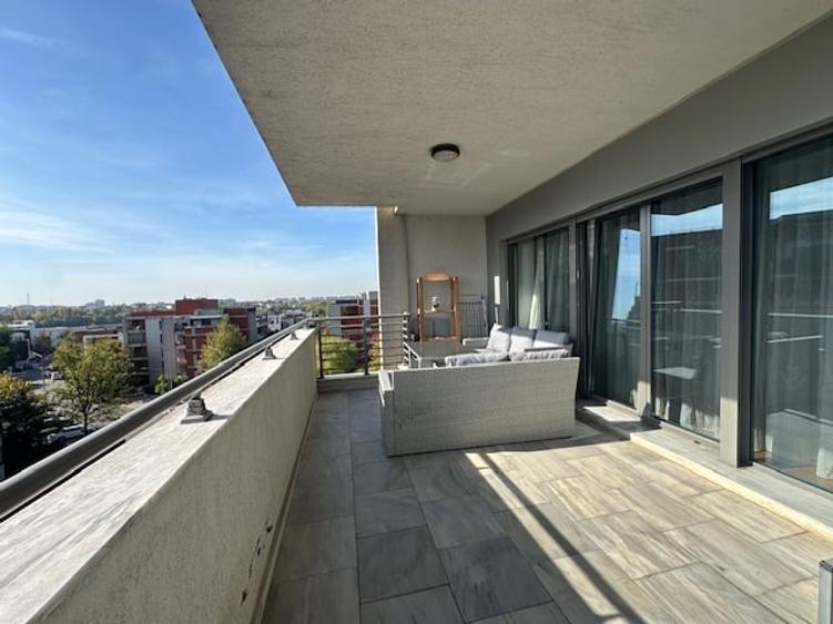 Apartament cu 3 camere semidecomandat în Sisești