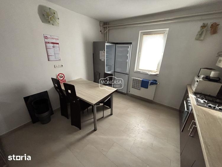 Apartament cu 3 camere semidecomandat în Central