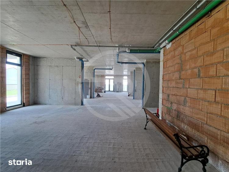 Spațiu comercial, de 711 mp, în Între Lacuri