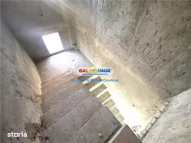 Casă cu 4 camere cu Teren 725 Mp în Posada