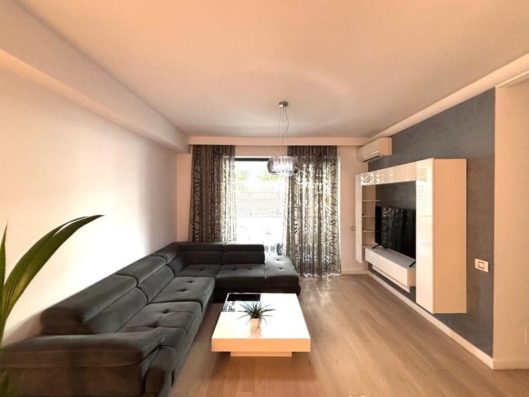 Apartament cu 3 camere decomandat în Băneasa