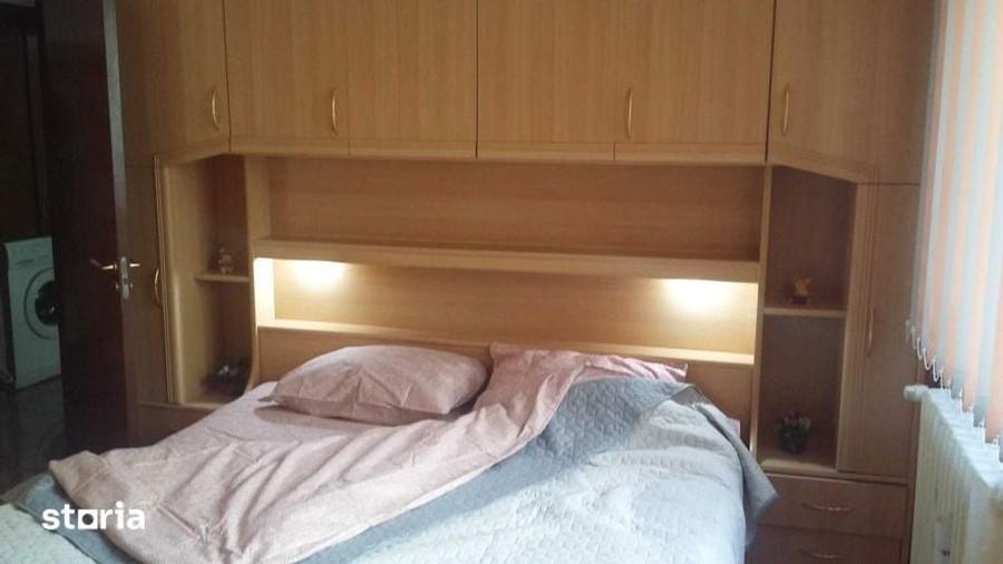 Apartament cu 3 camere decomandat în Rovine