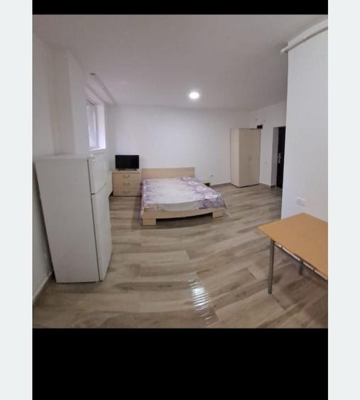 Garsonieră decomandată în Roșu