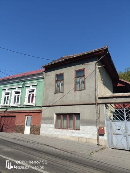 Casă cu 4 camere cu Canalizare în Central