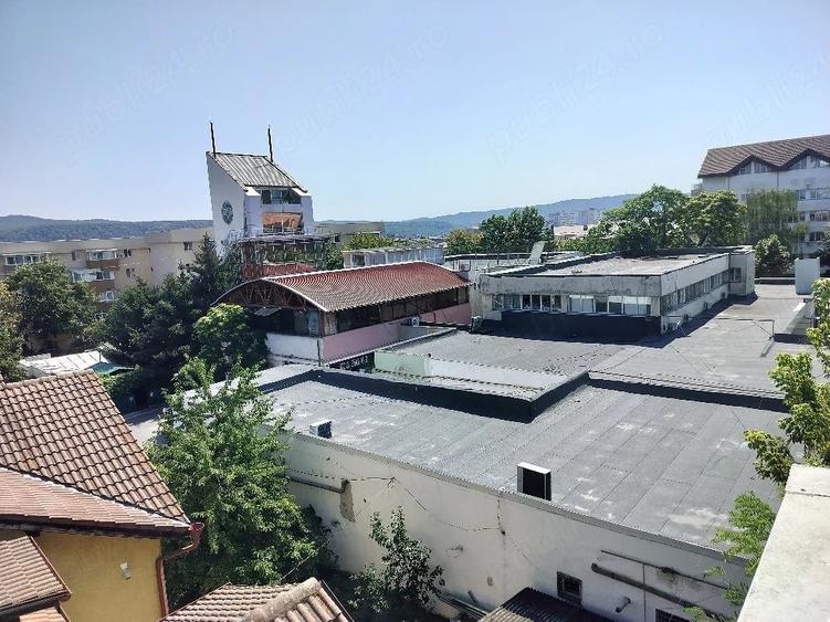 Apartament cu 3 camere decomandat în Traian