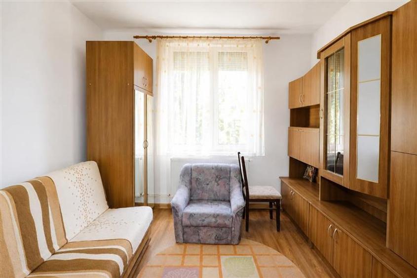 Apartament cu 2 camere nedecomandat, mobilat în Tractorul