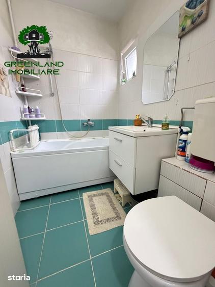 Apartament cu 3 camere în Podu Roș