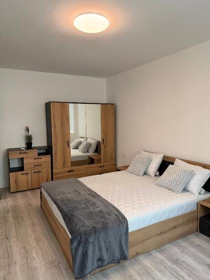Apartament cu 3 camere decomandat, mobilat în Drumul Taberei