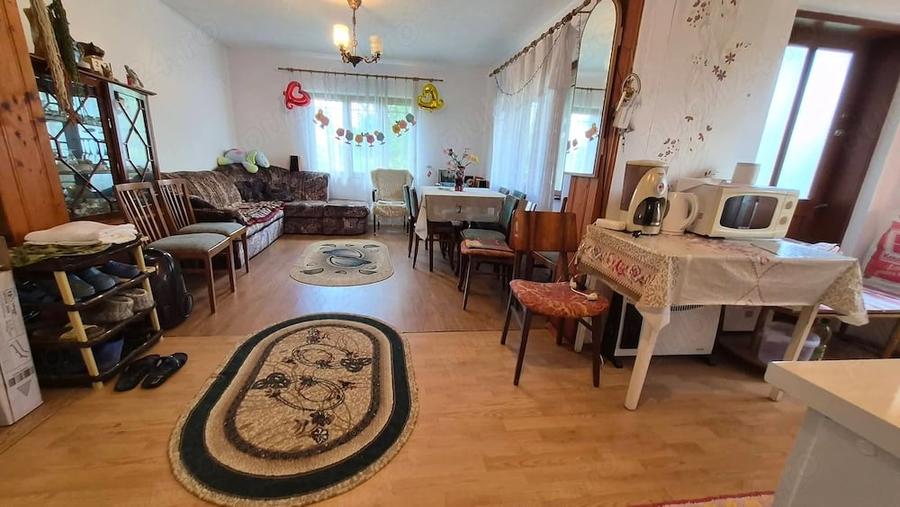 Casă cu 5 camere cu Teren 2800 Mp în Exterior Vest