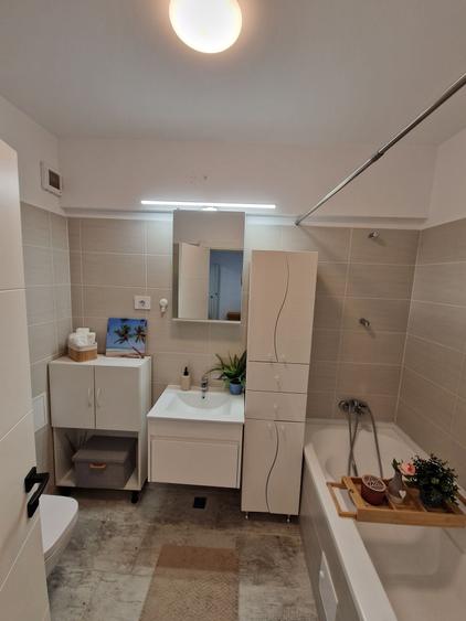 Apartament cu 2 camere decomandat în Titan
