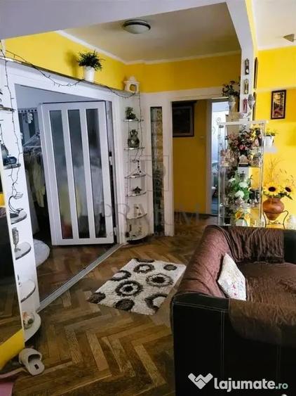 Apartament cu 4 camere decomandat în Simion Bărnuțiu