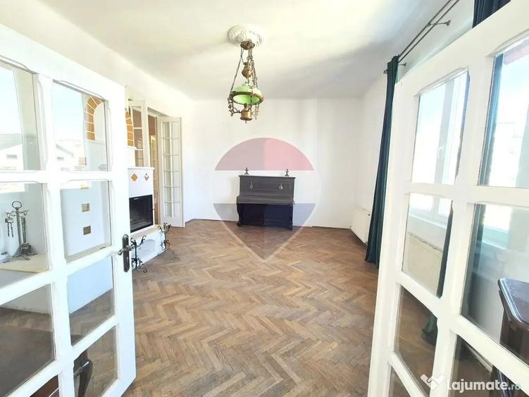 Apartament cu 4 camere decomandat în Tineretului