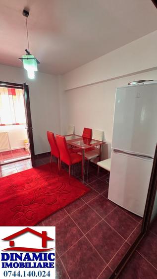 Apartament cu 3 camere în 1 Mai