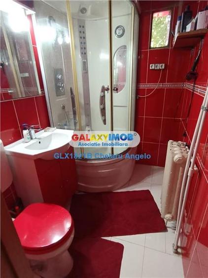 Apartament cu 3 camere semidecomandat în Berceni