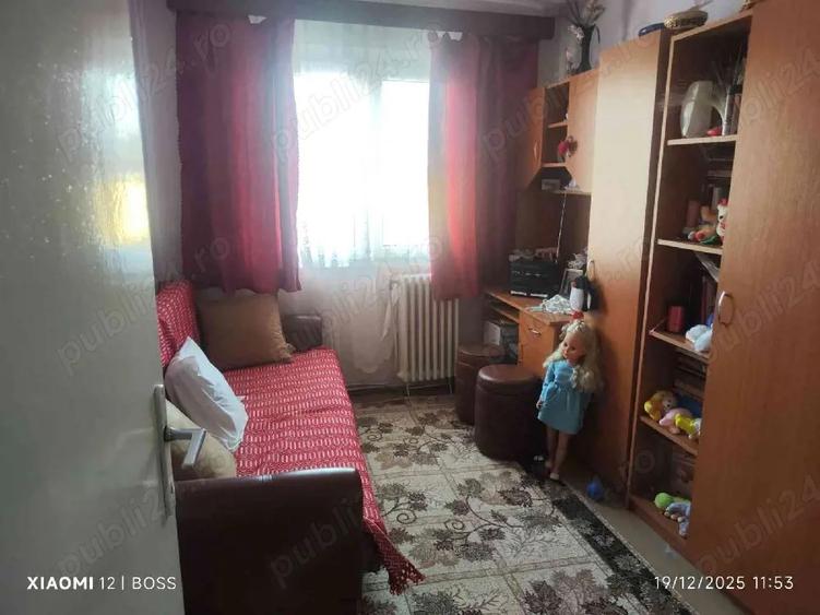 Apartament cu 3 camere semidecomandat în Central