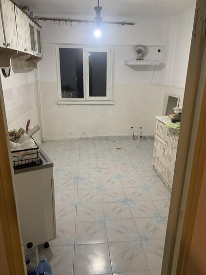 Apartament cu 2 camere decomandat în 1 Mai