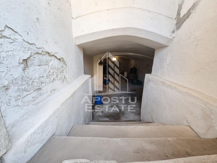 Casă individuală cu 6 camere cu Canalizare în Pesac