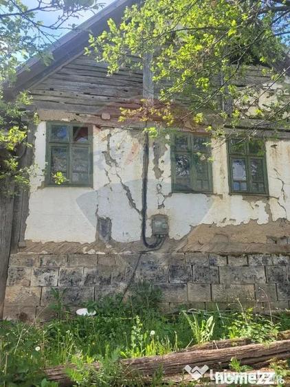 Casă cu 4 camere cu Teren 2800 Mp în Laz
