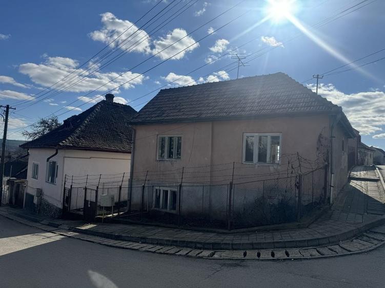 Casă cu 3 camere în Central