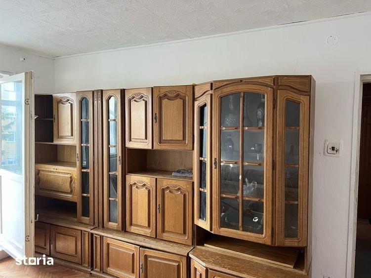 Apartament cu 3 camere semidecomandat în Central