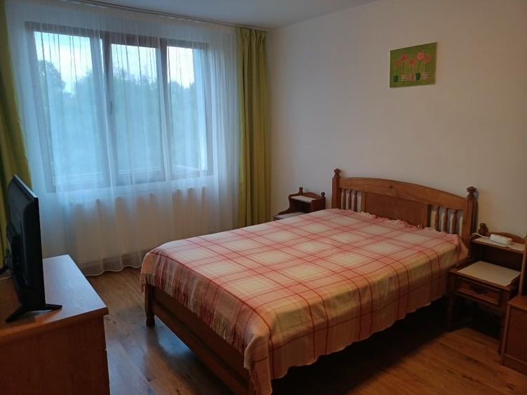 Apartament cu 3 camere decomandat, mobilat în Central