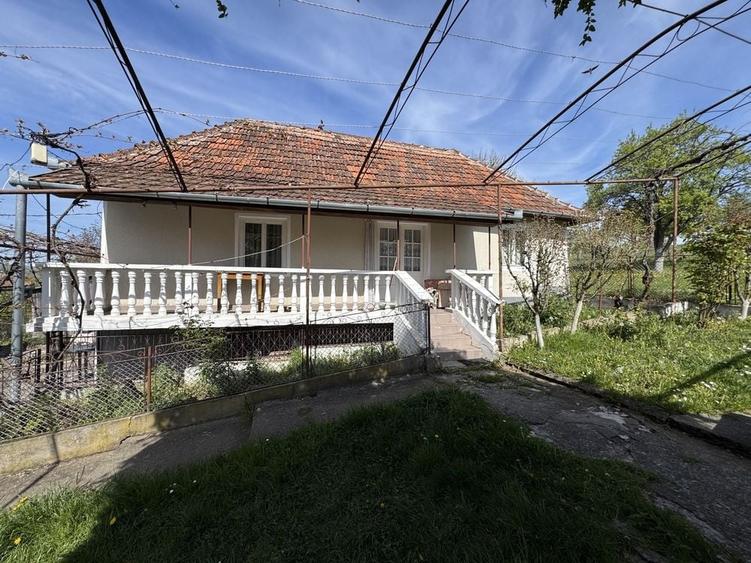 Casă cu 4 camere în Beznea