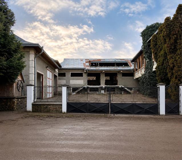 Casă cu 4 camere în Ipotești