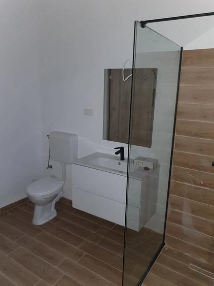 Apartament cu 3 camere decomandat în Exterior Vest