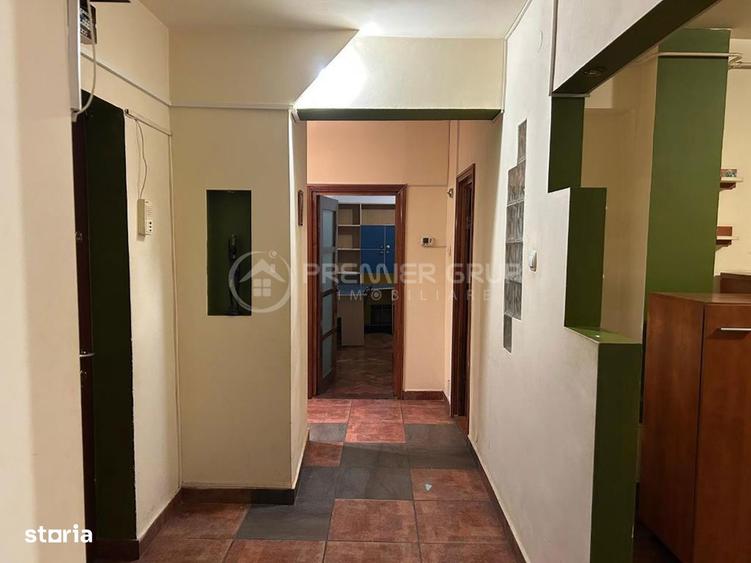 Apartament cu 3 camere decomandat, mobilat în Nicolina