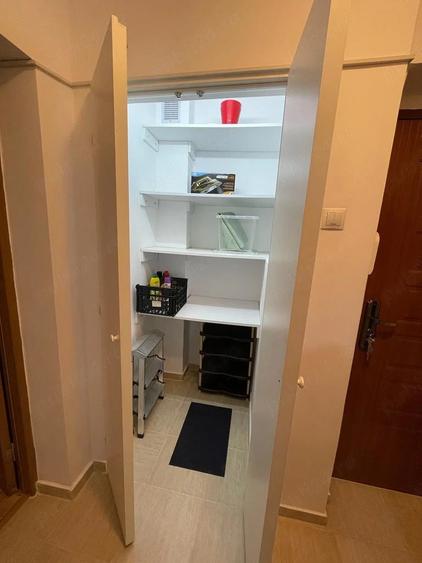 Apartament cu 2 camere semidecomandat, mobilat în Pajura